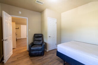 1704 Fairfax Ave in Wichita Falls, TX - Foto de edificio - Building Photo