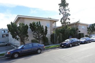 6670 Lindenhurst Ave in Beverly Hills, CA - Building Photo - Building Photo