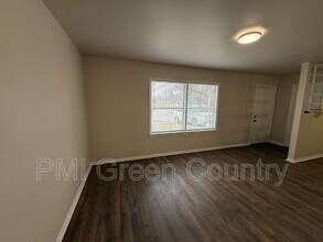 336 W 61st Pl N in Tulsa, OK - Building Photo - Building Photo