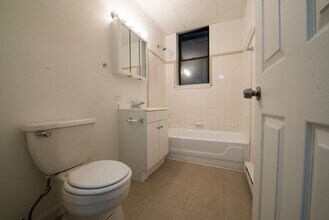 5130 S Dr Martin Luther King Jr Dr Chicago, IL 60615 in Chicago, IL - Foto de edificio - Building Photo