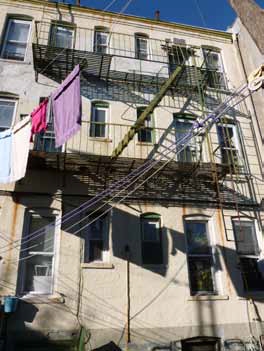 6034 Putnam Ave in Flushing, NY - Foto de edificio - Building Photo