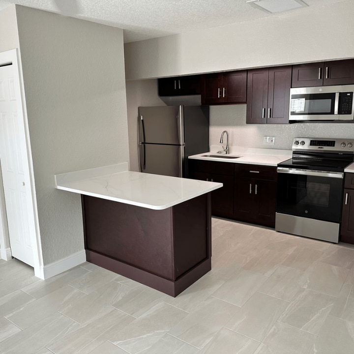 513 69th Ave in St Pete Beach, FL - Building Photo