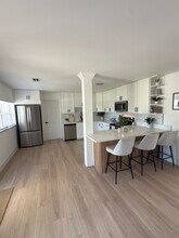421 NW 39th St in Oakland Park, FL - Building Photo - Building Photo