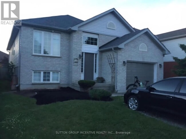 property at 8 Heritage Ct