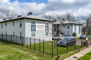 Caldwell Courts in Dallas, TX - Building Photo