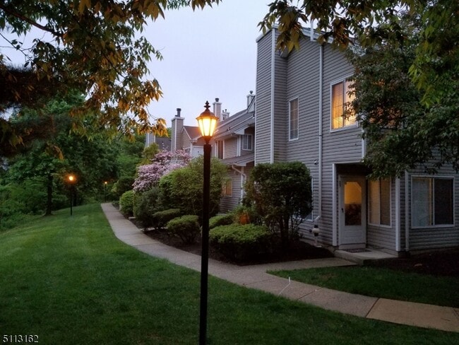 25 Stevens Ct in Bedminster, NJ - Building Photo - Building Photo