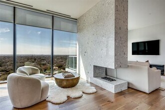 8119 Douglas Ave in Dallas, TX - Foto de edificio - Building Photo