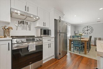 5 Carlton Ave in Port Washington, NY - Building Photo - Building Photo