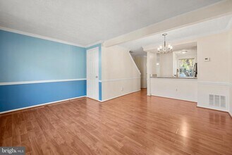 8439 Lazy Creek Ct in Springfield, VA - Building Photo - Building Photo