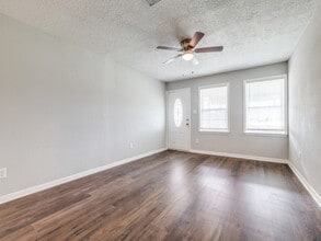 411 Gober St in Houston, TX - Building Photo - Building Photo