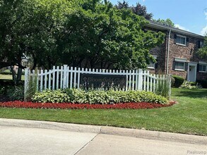 628 E Fox Hills Dr in Bloomfield Hills, MI - Building Photo - Building Photo
