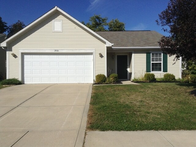 2926 Limber Pine Dr in Whiteland, IN - Foto de edificio