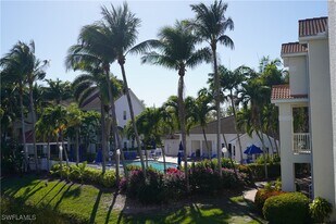 4720 St Croix Ln in Naples, FL - Building Photo