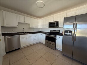 8900 W Sample Rd in Coral Springs, FL - Building Photo - Building Photo