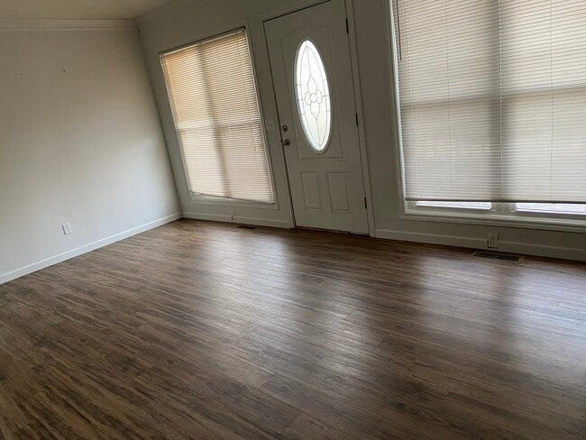 20 Kimbell Ct, Unit Peaceful Oaks Cottage in Greenville, SC - Building Photo - Building Photo