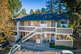 Maple Grove Apartments in Fairfield, CA - Building Photo - Primary Photo