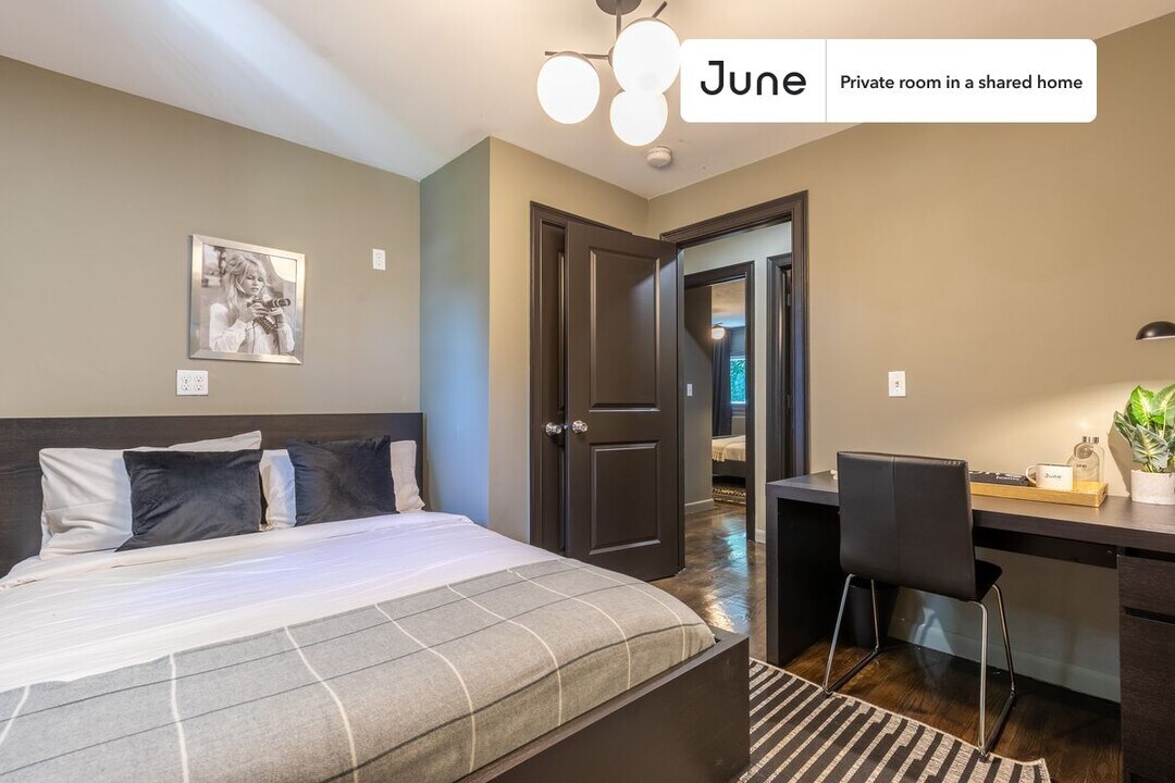 Private bedroom in 6 bed/4 bath Home in Boston, MA - Building Photo