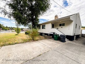 1123 E 6th St in Moscow, ID - Building Photo