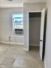 1186 NW 103rd St in Miami, FL - Building Photo - Building Photo