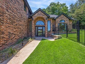 3911 Dry Creek Dr in Austin, TX - Building Photo - Building Photo