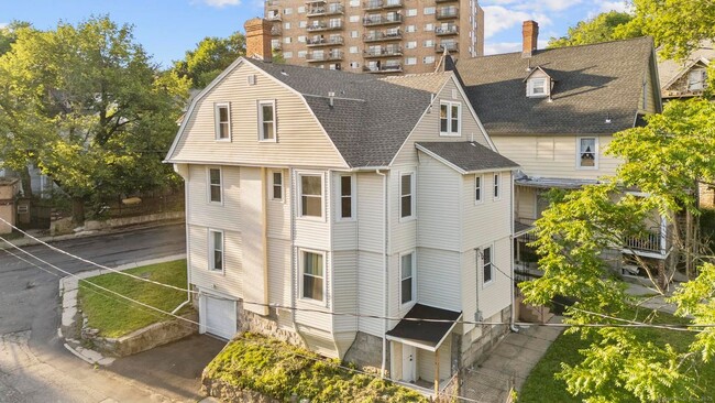 78 Pine St in Waterbury, CT - Building Photo - Building Photo