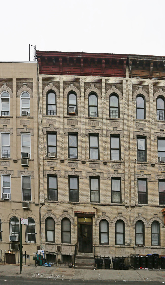 1229 Halsey St in Brooklyn, NY - Building Photo - Primary Photo