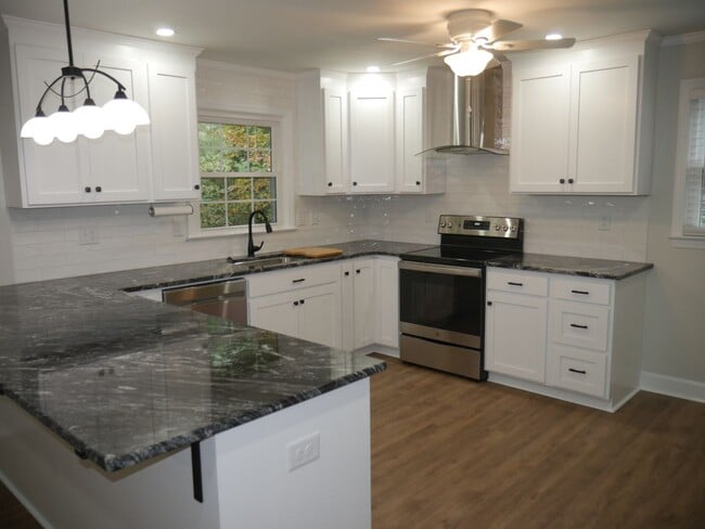 2443 Greenwich Rd in Winston-Salem, NC - Building Photo - Building Photo