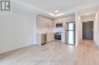 385 Arctic Red Dr in Oshawa, ON - Building Photo - Building Photo