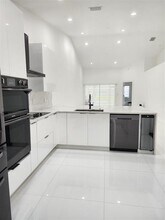 9020 NW 60th St in Tamarac, FL - Building Photo - Building Photo