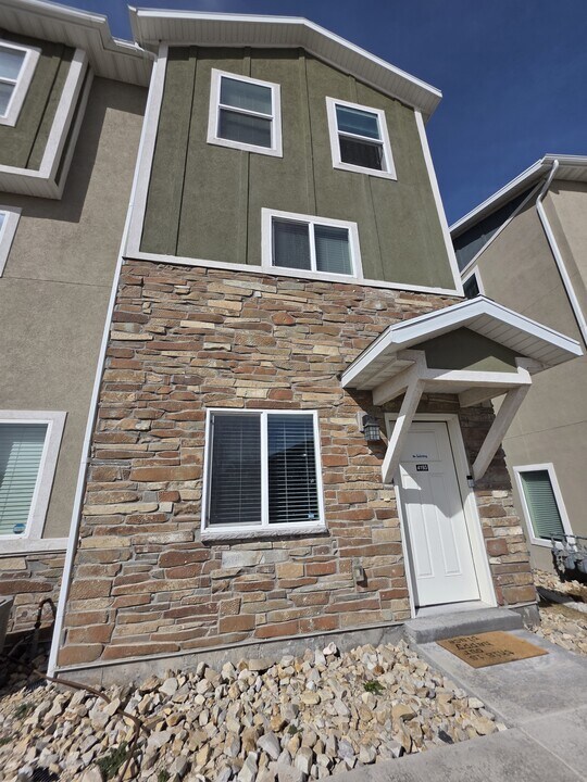 4193 W High Gallery Ct in Herriman, UT - Building Photo