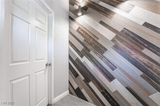 7076 Gunslinger St in Las Vegas, NV - Building Photo - Building Photo