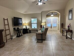 411 Windmill Palm Dr in Laredo, TX - Building Photo - Building Photo