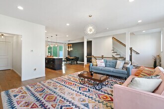 414 Walnut Ct in Pittsburgh, PA - Foto de edificio - Building Photo
