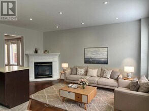 3819 Allcroft Rd in Mississauga, ON - Building Photo - Building Photo