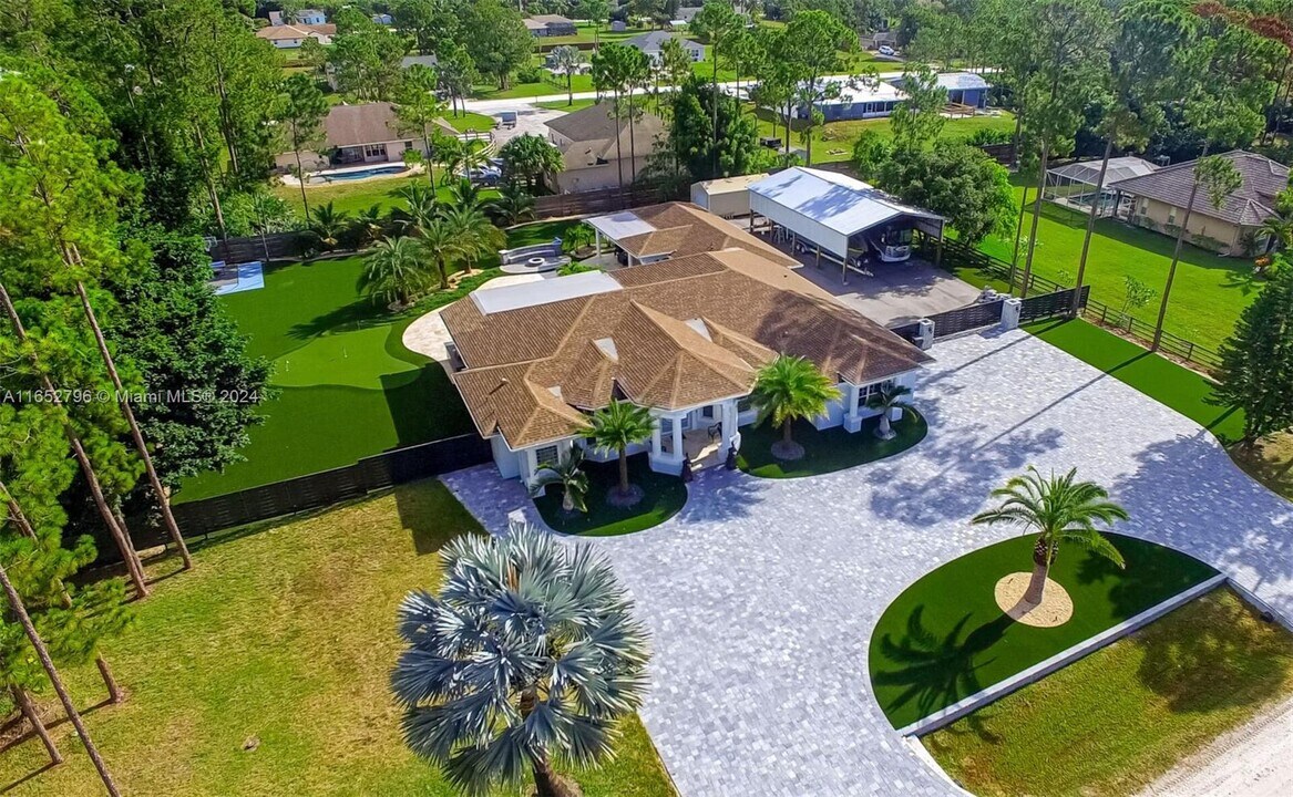 14861 85th Rd N in The Acreage, FL - Building Photo