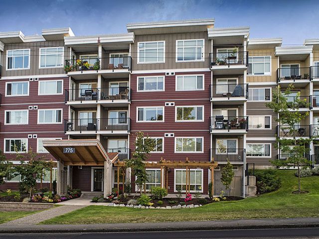 The Crest in Nanaimo, BC - Building Photo