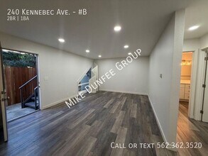 240 Kennebec Ave in Long Beach, CA - Foto de edificio - Building Photo