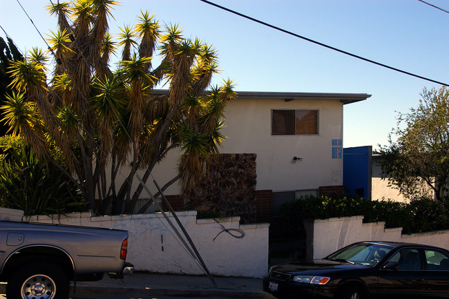 Bay View Apartments in San Diego, CA - Building Photo - Building Photo