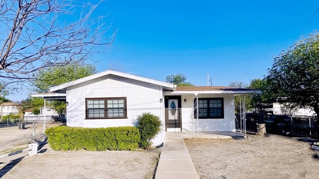 property at 405 E Bowie St