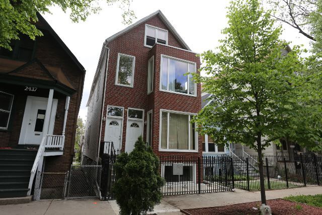 2439 W Homer St in Chicago, IL - Building Photo