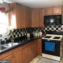 7532 Buena Vista Terrace in Rockville, MD - Building Photo - Building Photo