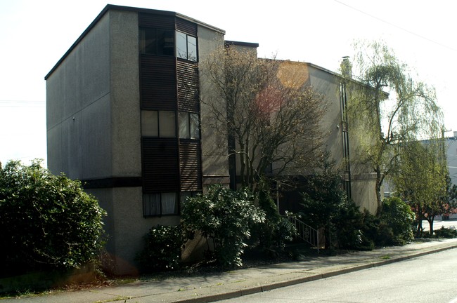 2117 Dexter Ave N in Seattle, WA - Foto de edificio - Other