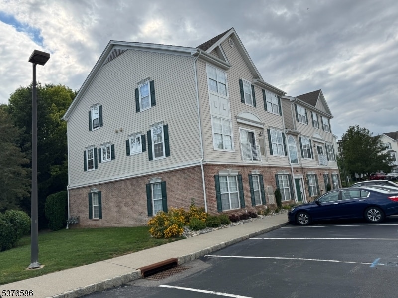 143 Limerick Ln in Phillipsburg, NJ - Building Photo