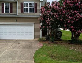 524 Woodson Dr in Clayton, NC - Building Photo