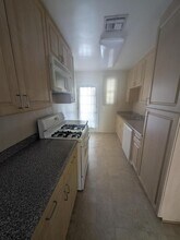 13206 1/2 Riverside Dr in Los Angeles, CA - Building Photo - Building Photo