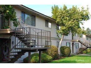 Avalon Court Apartments in Kennewick, WA - Building Photo - Building Photo