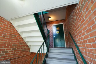 804 College Ln in Salisbury, MD - Foto de edificio - Building Photo