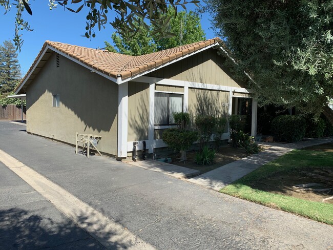 3701 S Shady St in Visalia, CA - Building Photo - Building Photo