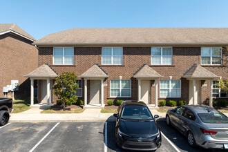 St. James Crossings Townhomes in Louisville, KY - Building Photo - Building Photo