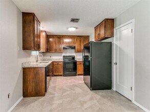 1608 Canterbury St in Norman, OK - Building Photo - Building Photo